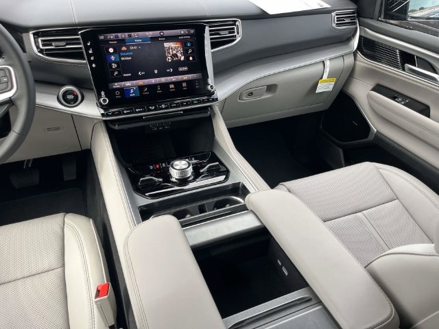 New 2026 Jeep Grand Wagoneer L Limited AWD/4WD image 15
