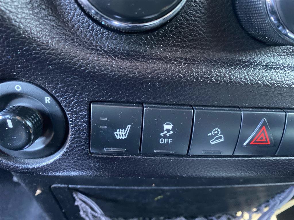 Used 2018 Jeep Wrangler Unlimited Rubicon w/ Connectivity Group AWD/4WD image 13