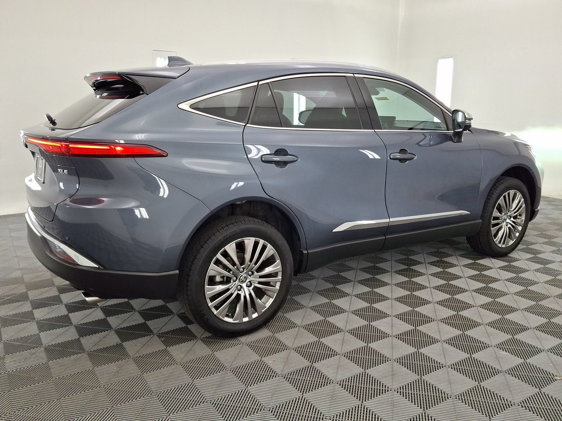 Certified 2023 Toyota Venza XLE AWD/4WD image 26