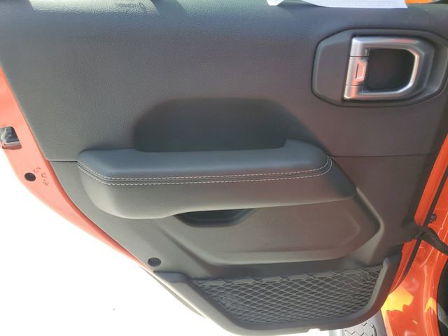 Used 2018 Jeep Wrangler Unlimited Sahara image 9