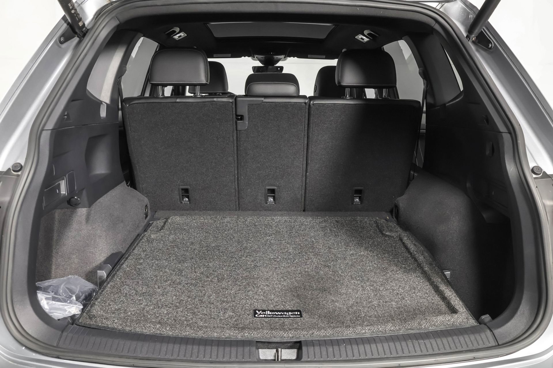 Used 2022 Volkswagen Tiguan SE R-Line image 38