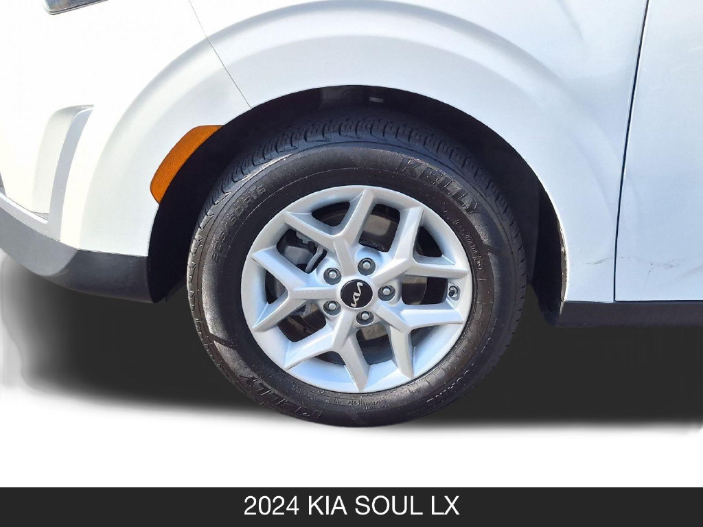 Used 2024 Kia Soul LX w/ LX Technology Package FWD image 11