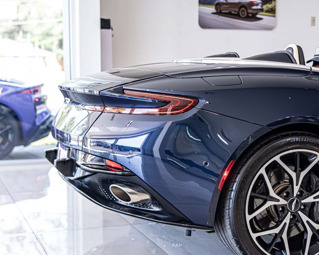 Used 2019 Aston Martin DB11 Volante RWD image 12