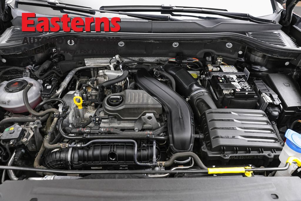 Used 2025 Volkswagen Taos SE FWD image 8