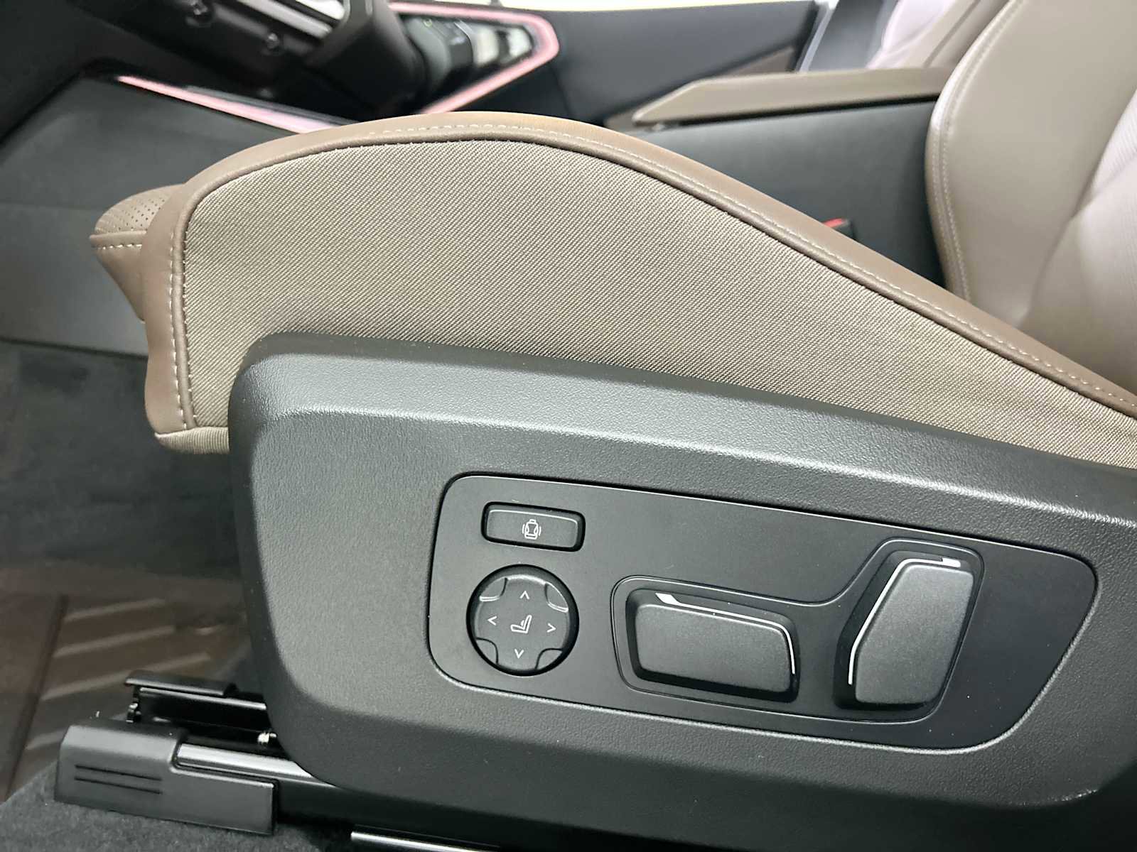 New 2026 BMW X3 xDrive30 w/ Premium Package image 14