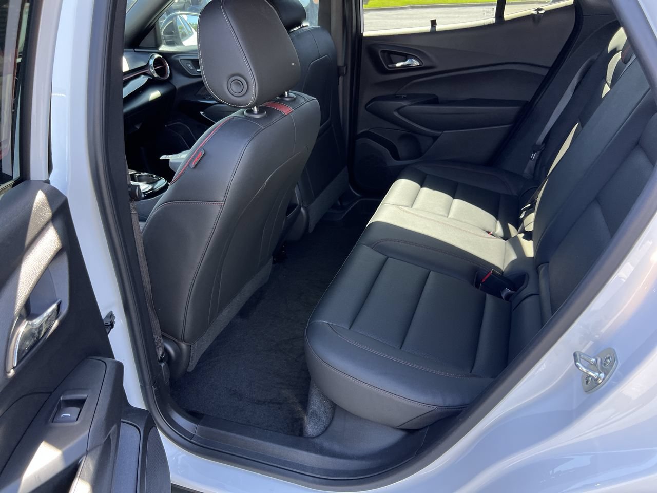 Used 2025 Chevrolet Trax RS w/ Driver Confidence Package FWD image 32