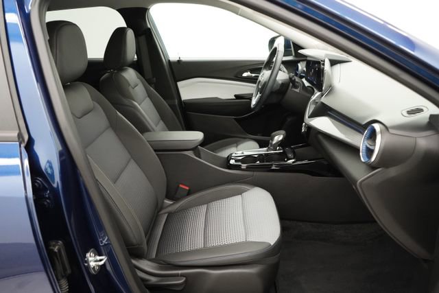 Used 2024 Chevrolet Trax LT w/ LT Convenience Package FWD image 57