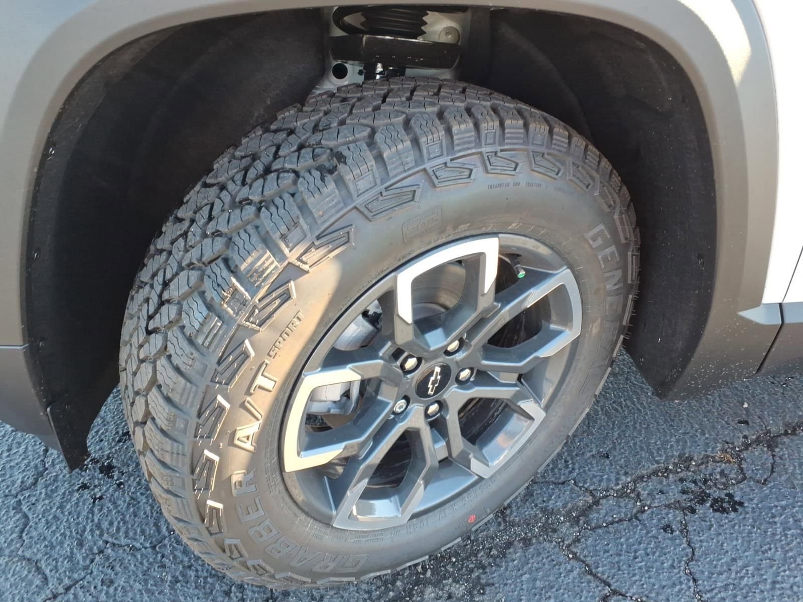 New 2026 Chevrolet Equinox ACTIV w/ Convenience Package III image 16