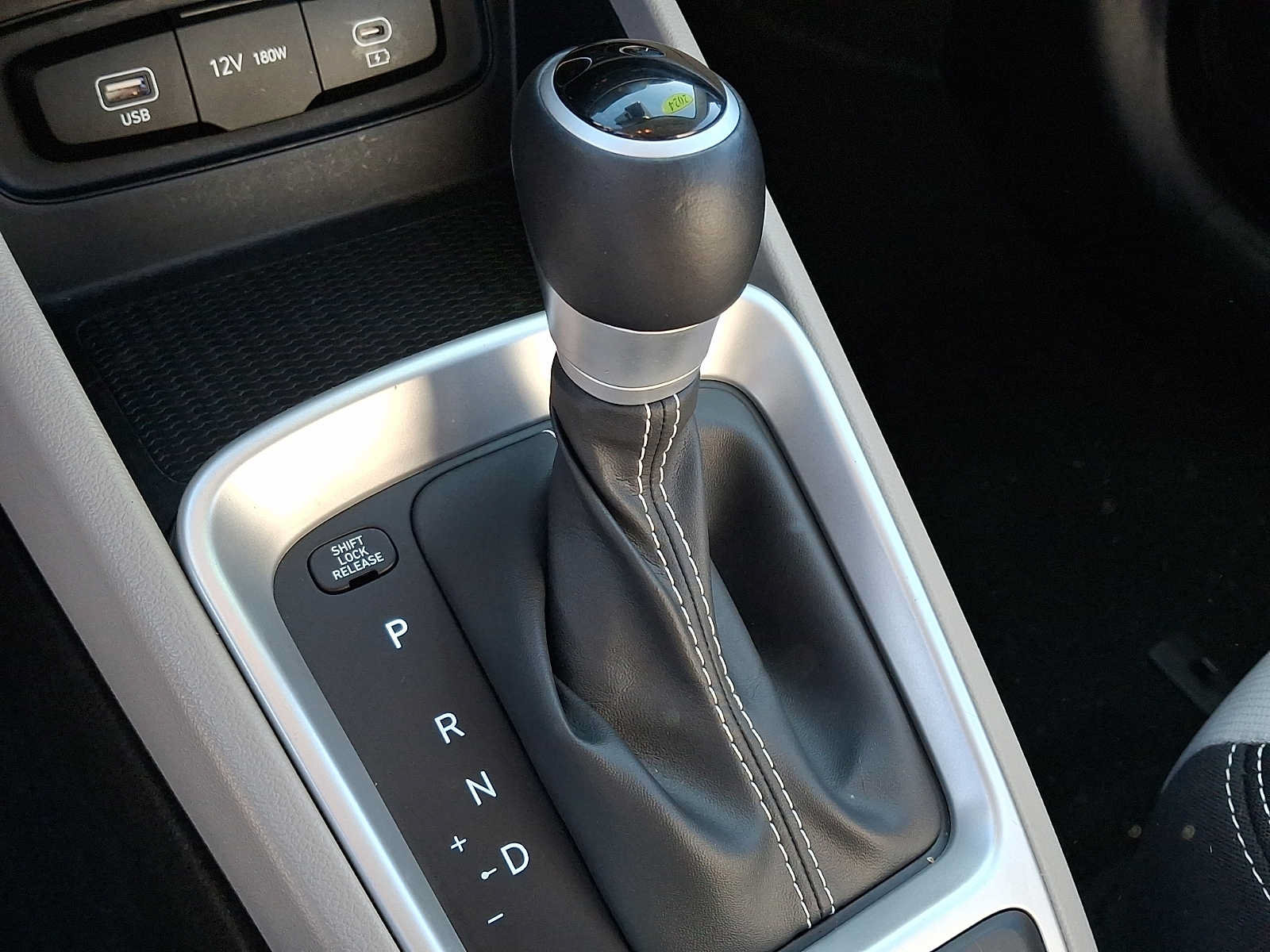 Used 2024 Hyundai Venue SEL FWD image 16