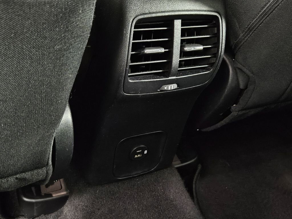 Used 2021 Ford Escape SE w/ SE Sport Appearance Package image 28