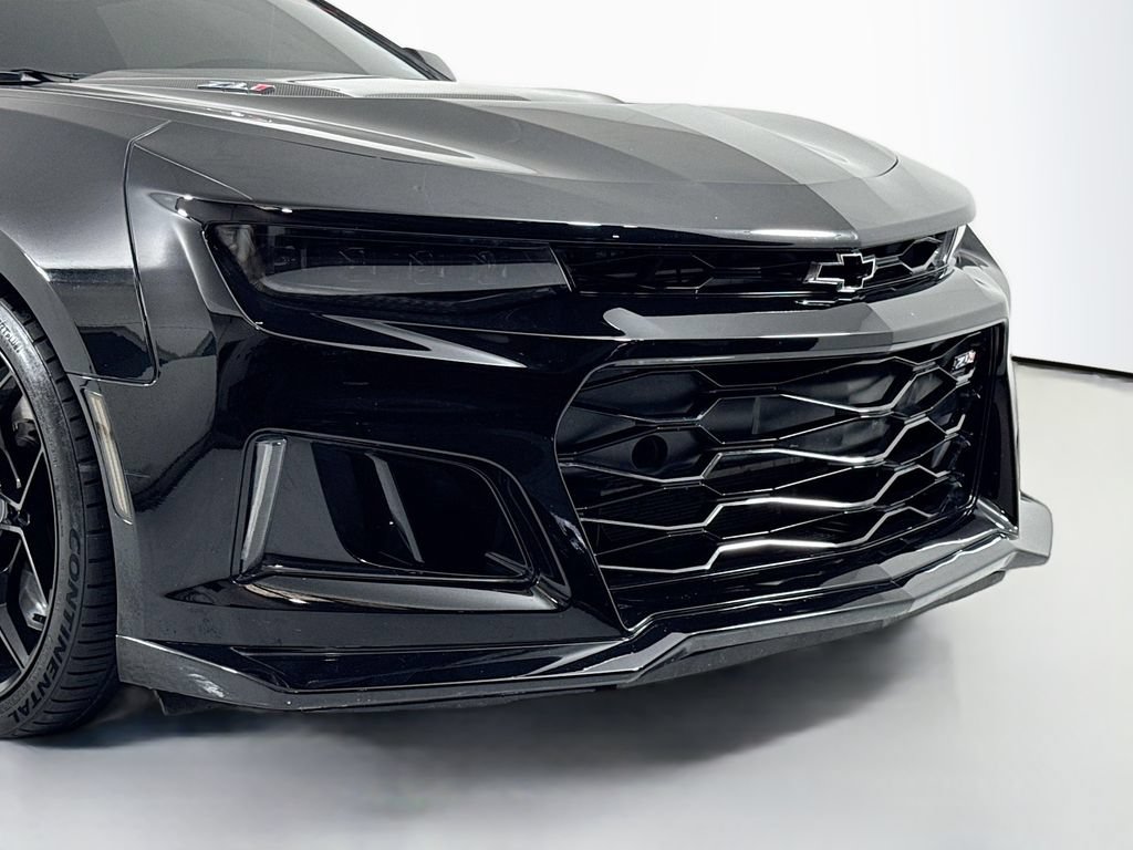 Used 2018 Chevrolet Camaro ZL1 RWD image 13