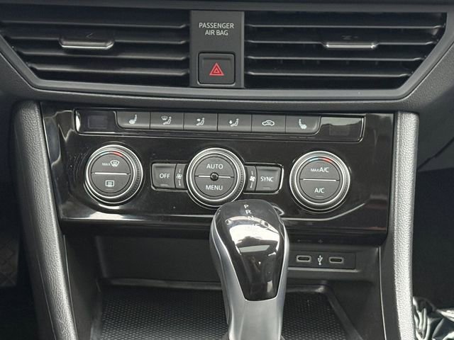 Used 2022 Volkswagen Jetta SE image 4