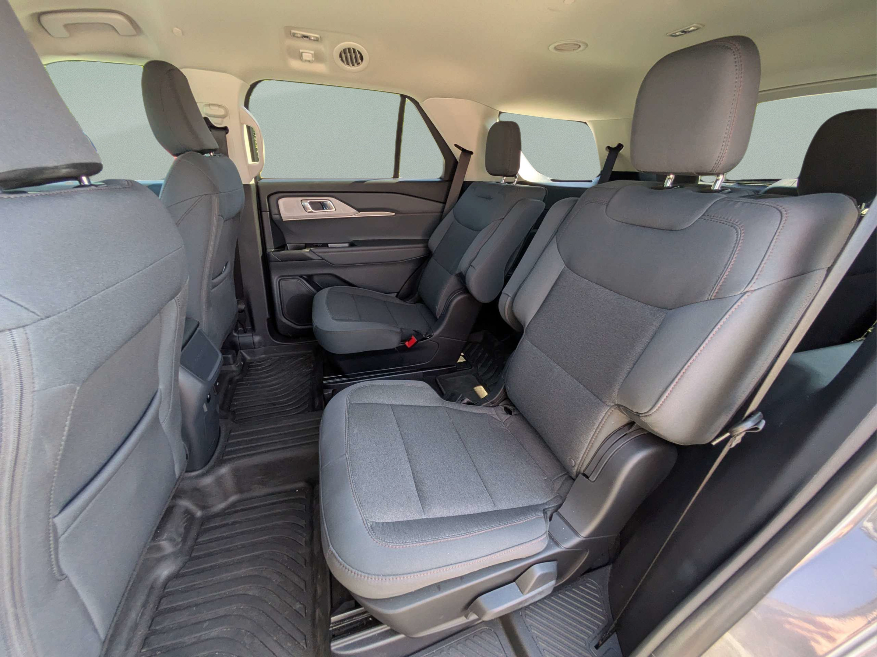 Used 2026 Ford Explorer Active RWD image 9