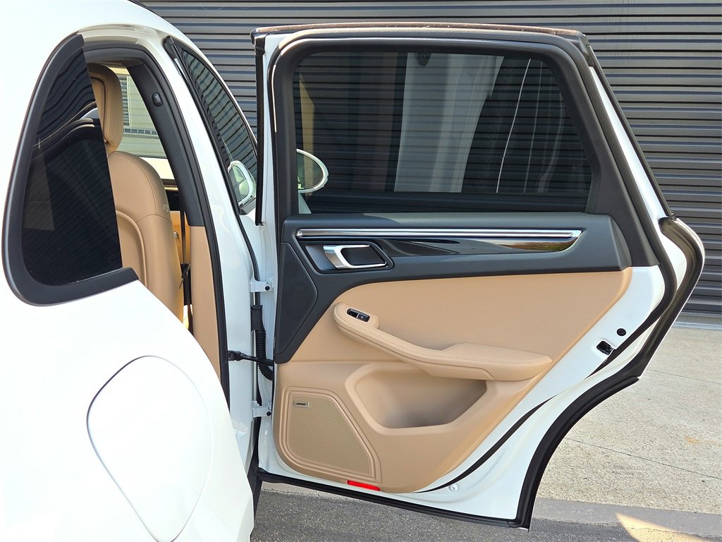 New 2026 Porsche Macan image 22