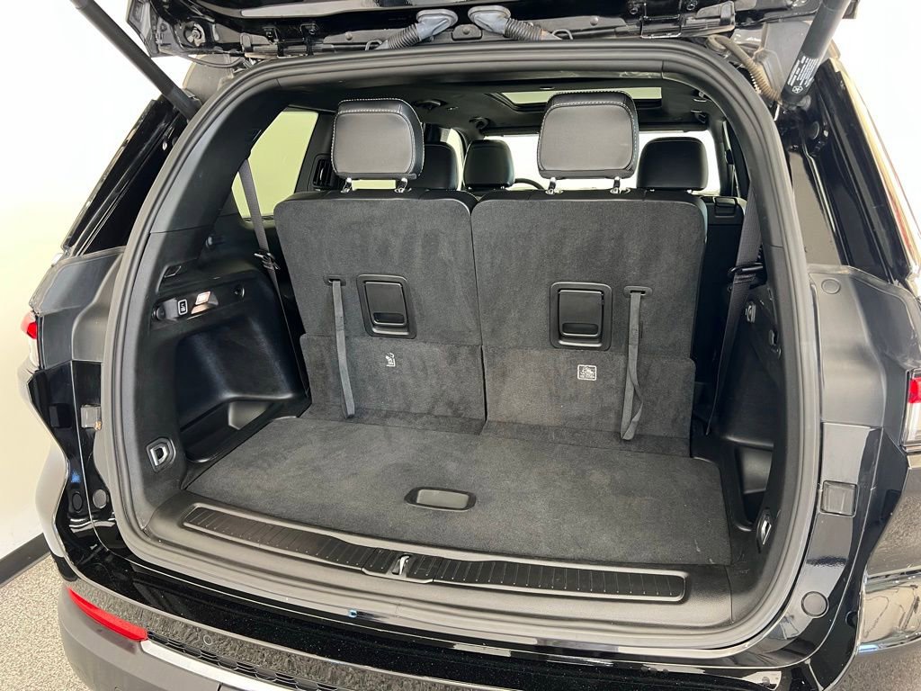 Used 2024 Jeep Grand Cherokee L Limited w/ Luxury Tech Group II image 8