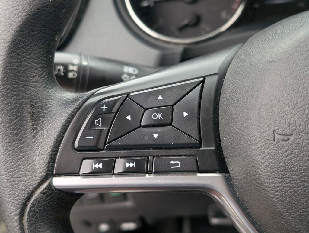 Used 2017 Nissan Rogue S image 24