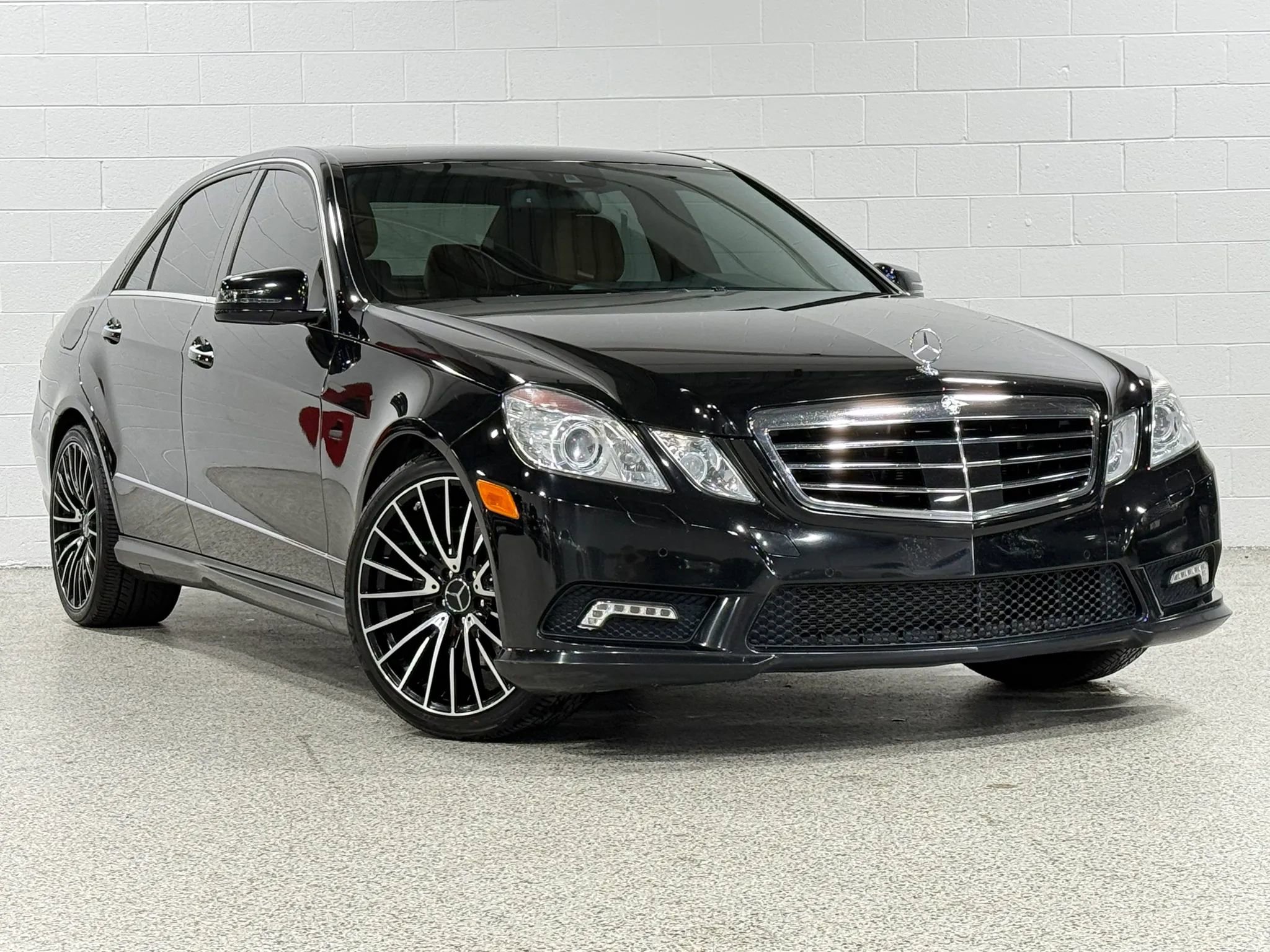 Used 2011 Mercedes-Benz E 350 4MATIC Sedan image 4