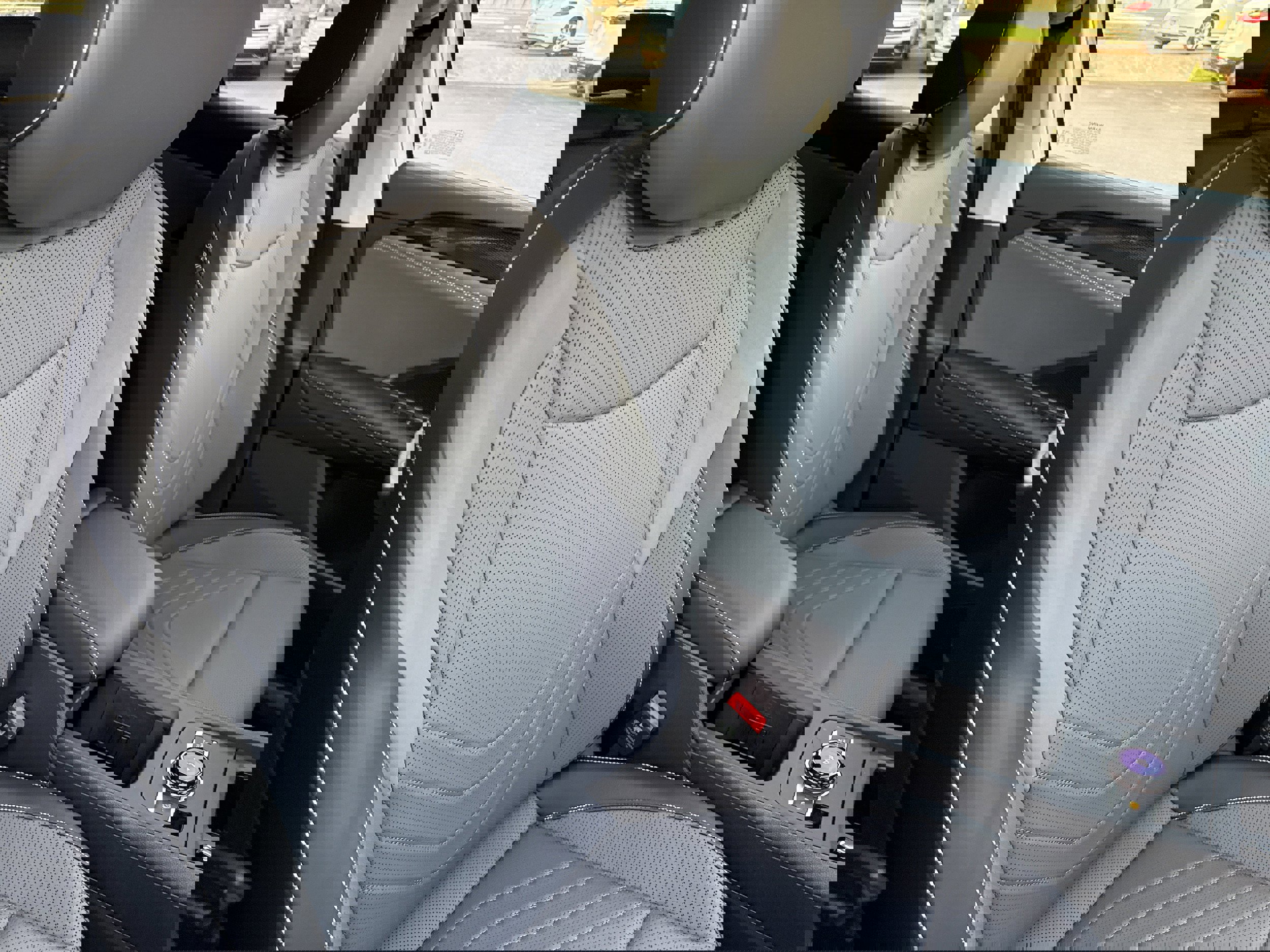 New 2025 Volkswagen Tiguan SE image 28