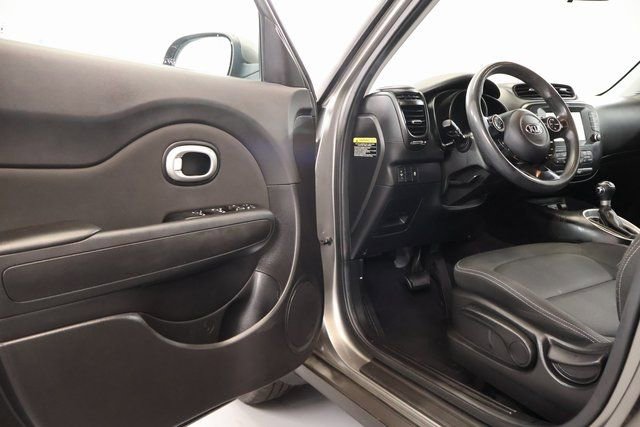 Used 2019 Kia Soul + image 8