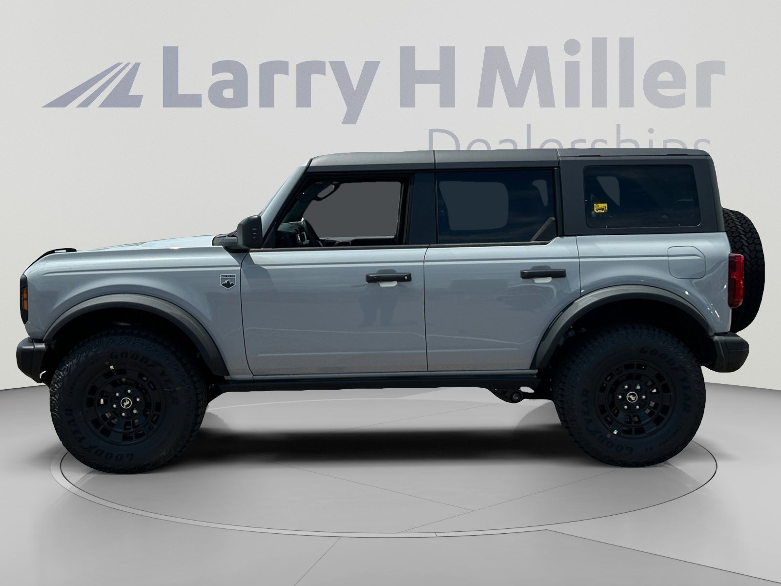 New 2026 Ford Bronco Big Bend w/ Black Diamond Package AWD/4WD image 2