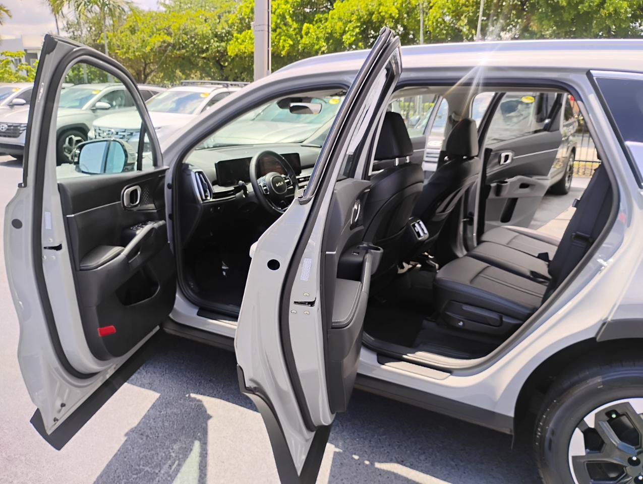 Used 2024 Kia Sorento S w/ Panoramic Sunroof Package FWD image 27