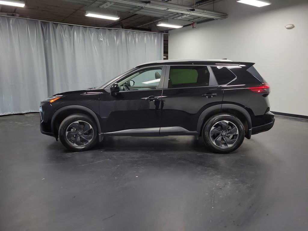 Used 2024 Nissan Rogue SV w/ SV Premium Package image 5