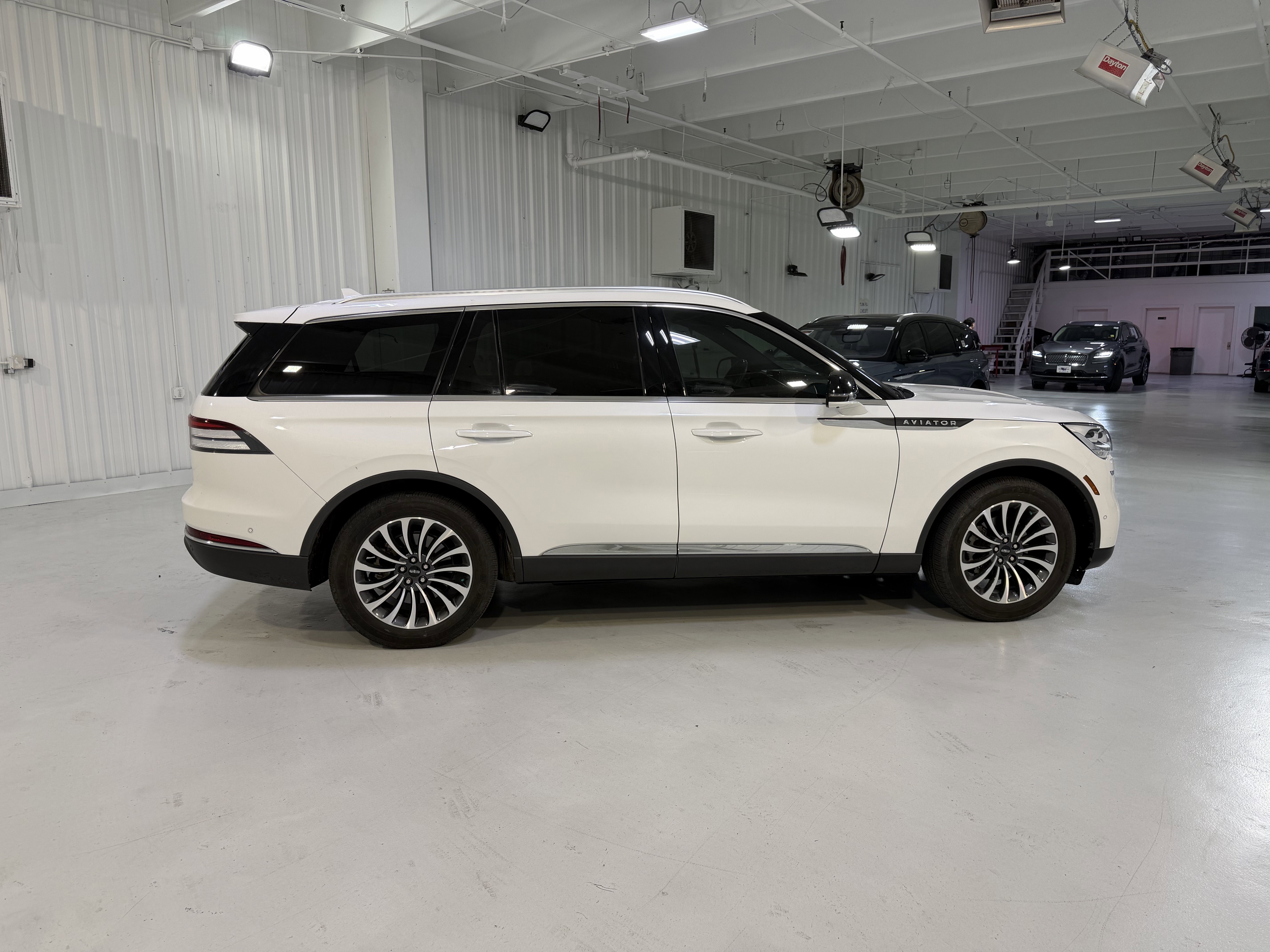 Used 2023 Lincoln Aviator Reserve w/ Equipment Group 201A RWD image 6