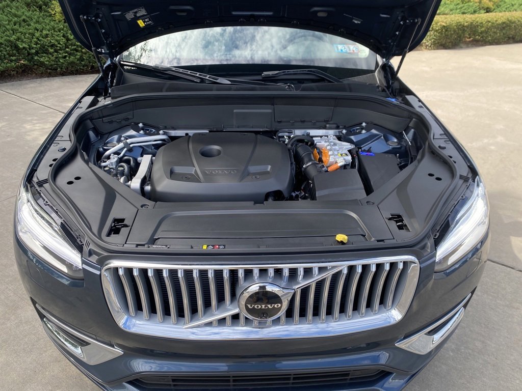 Used 2025 Volvo XC90 T8 Plus w/ Protection Package Premier image 9