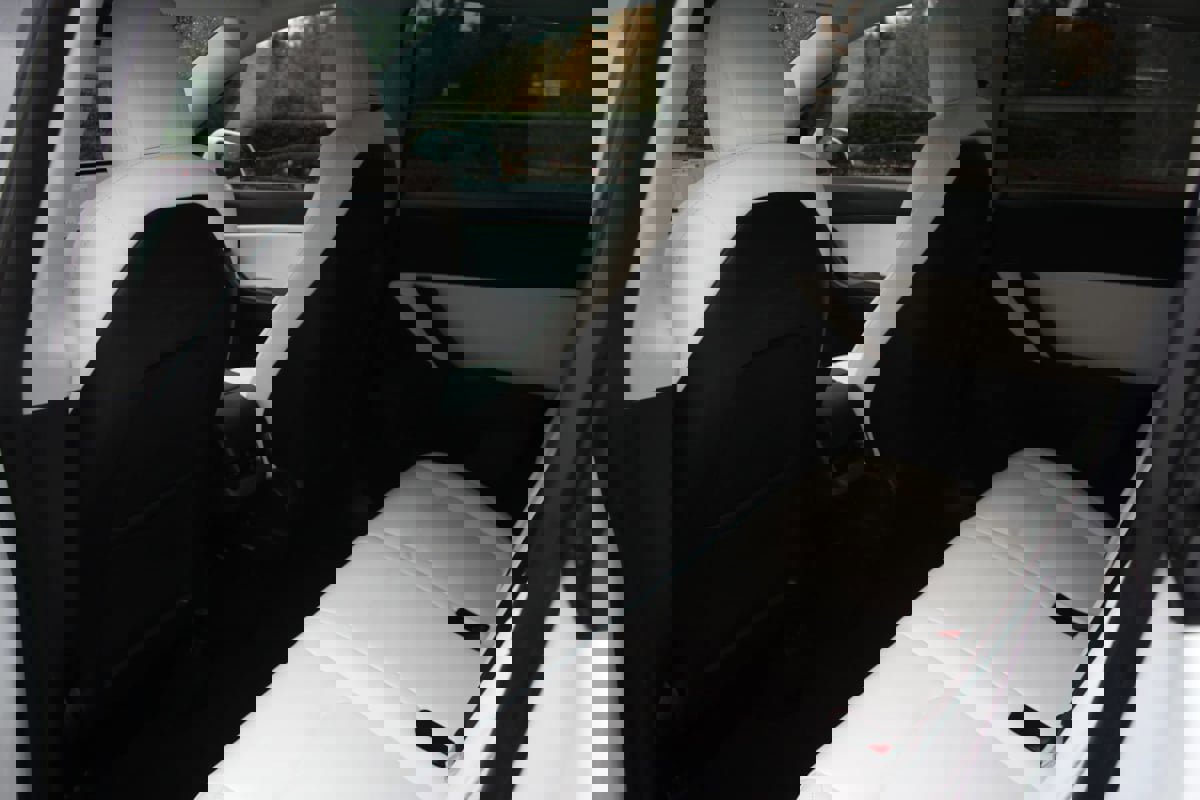 Used 2020 Tesla Model Y Long Range image 32