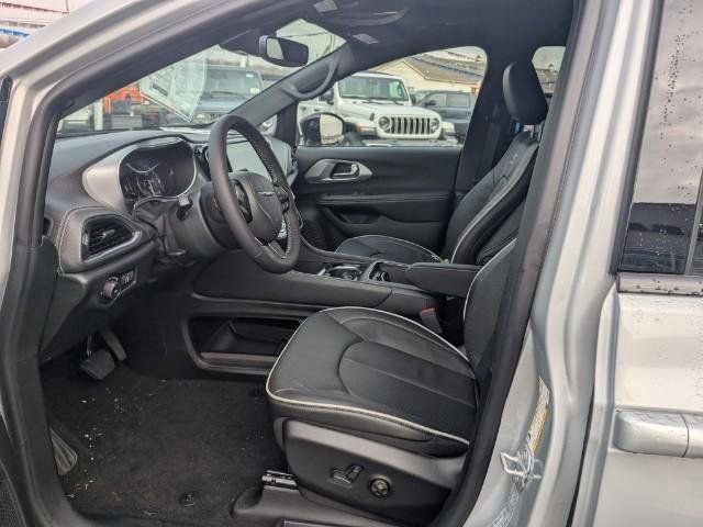 New 2026 Chrysler Pacifica Limited w/ S Appearance Package image 7