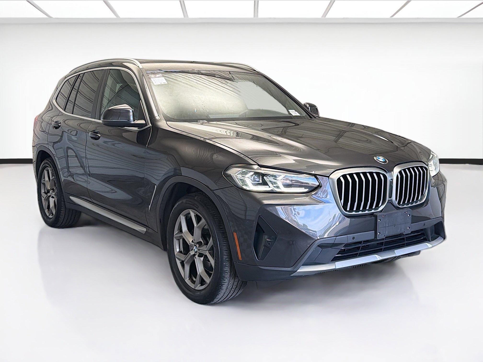 Used 2023 BMW X3 sDrive30i w/ Convenience Package RWD image 3