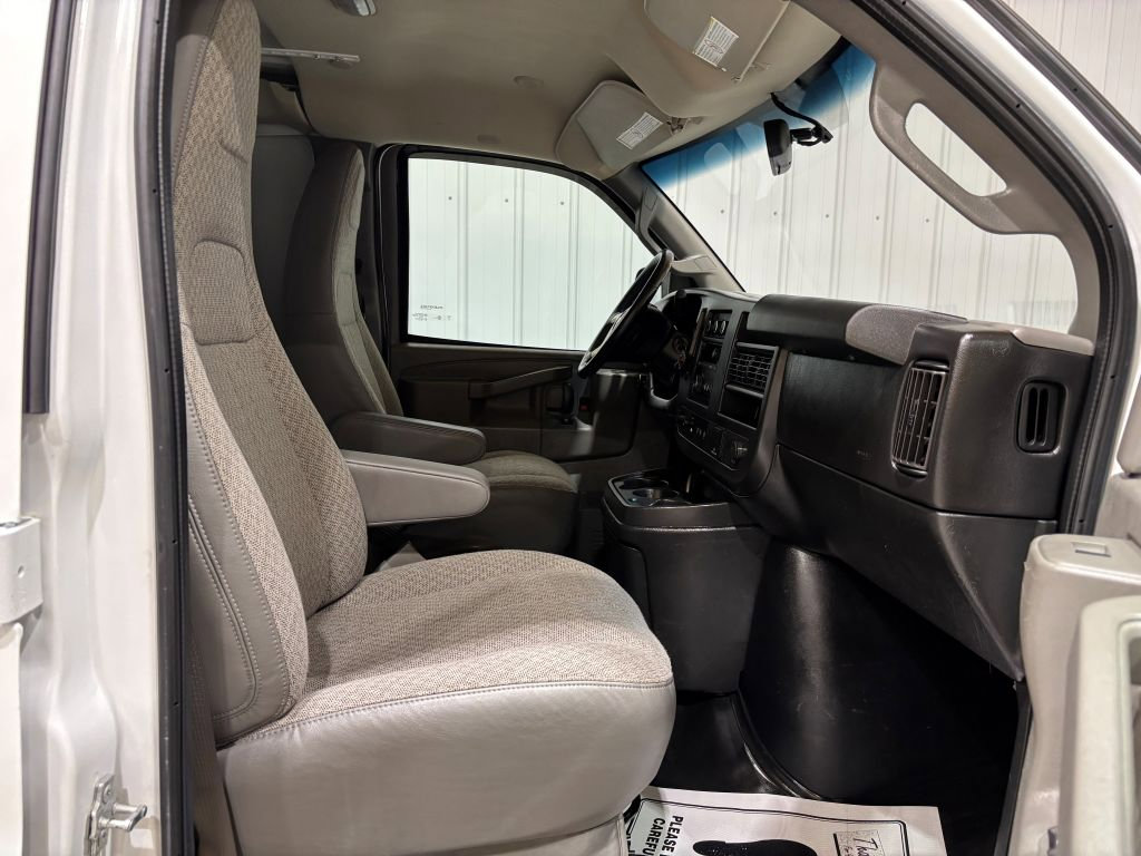 Used 2017 Chevrolet Express 2500 image 12