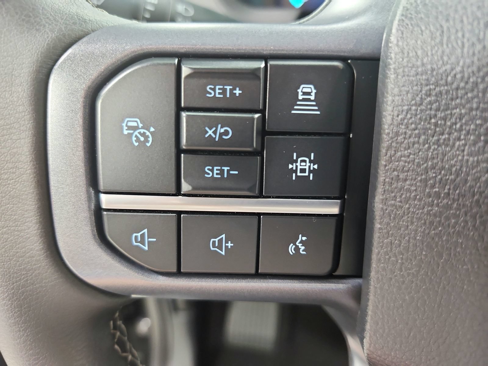 Used 2025 Ford F150 XLT w/ Equipment Group 302A MID AWD/4WD image 25