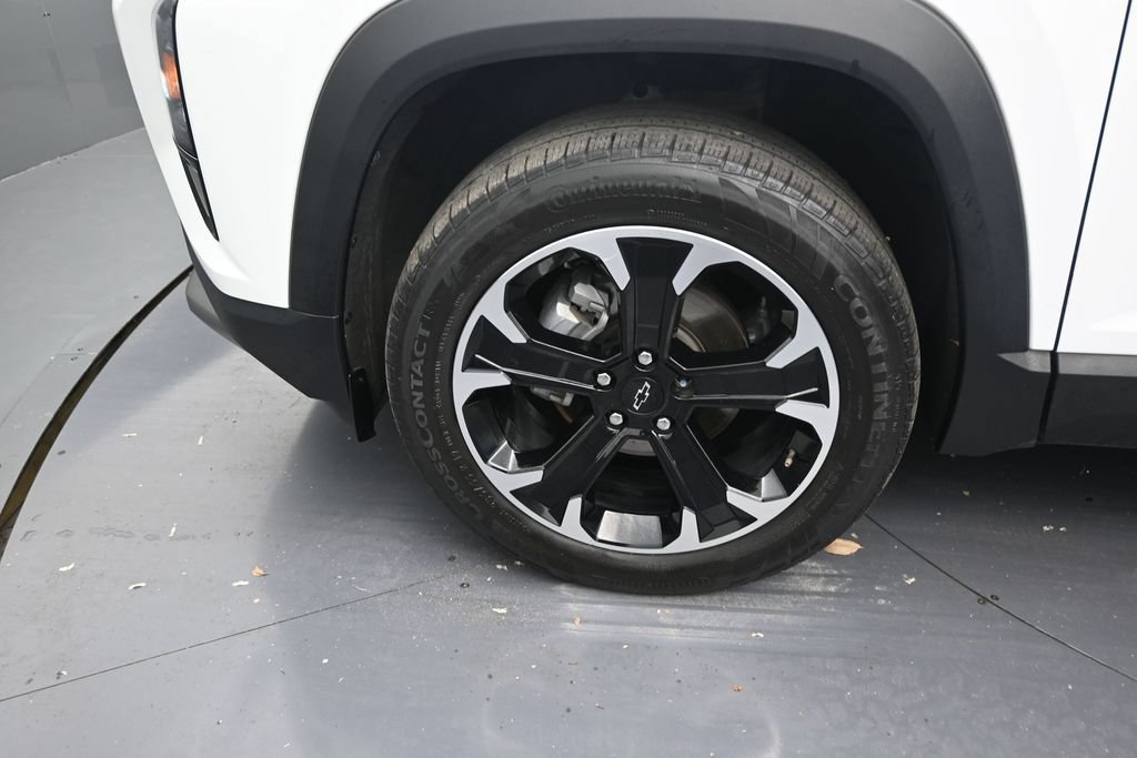 Used 2025 Chevrolet Equinox LT w/ Safety and Technology Package FWD image 9