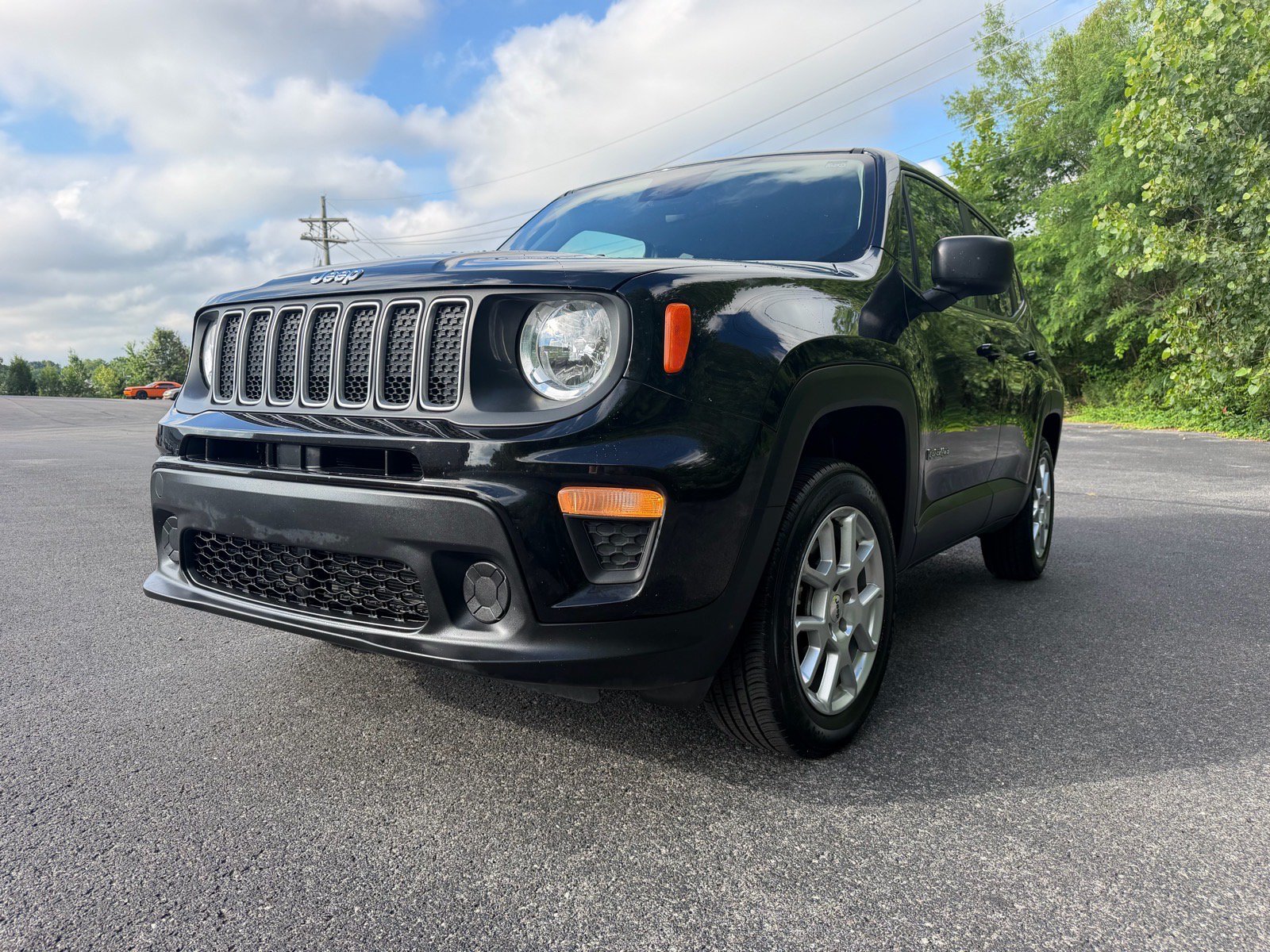 Used 2023 Jeep Renegade Latitude AWD/4WD image 7