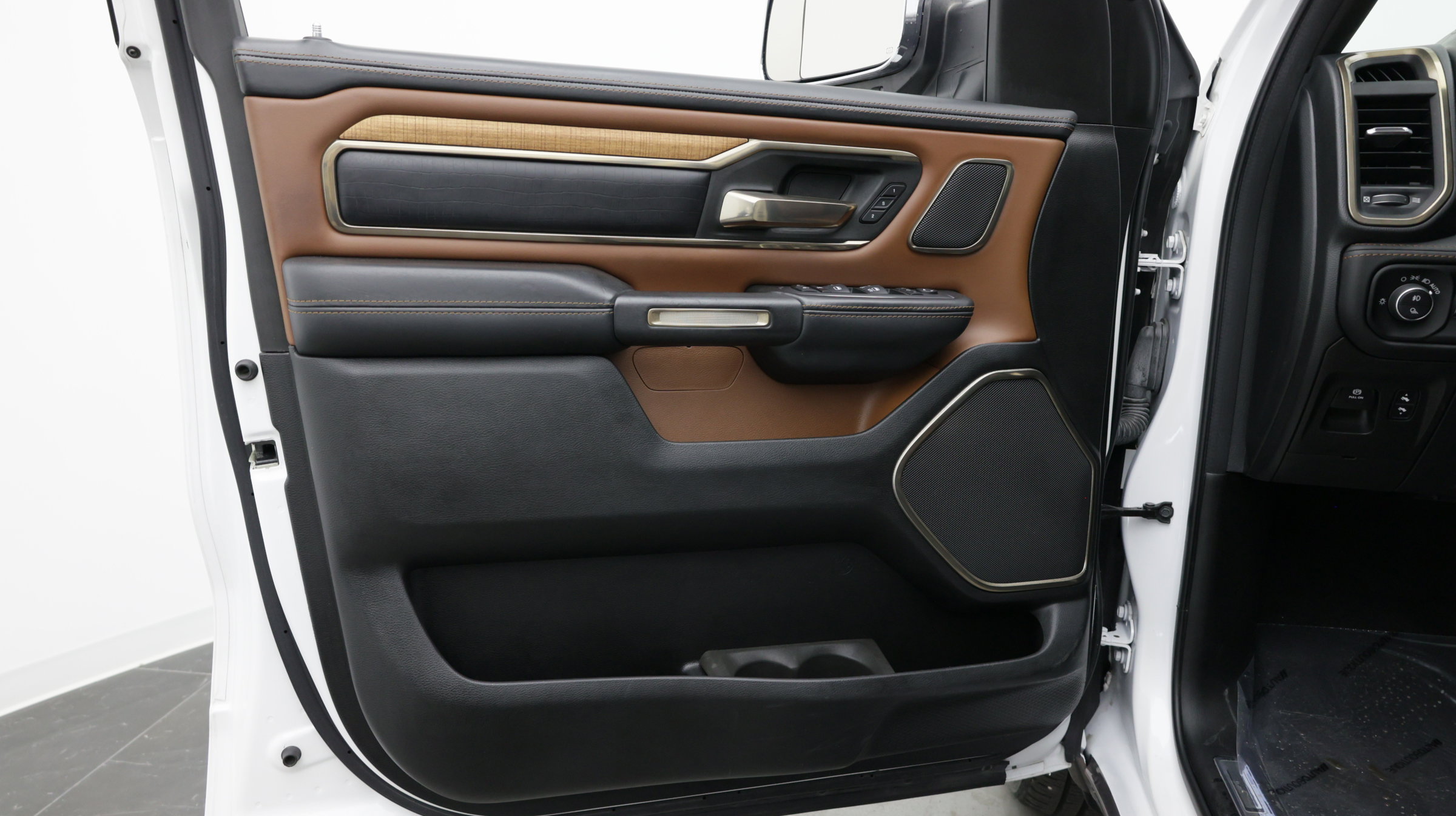 Used 2022 RAM 1500 Limited RWD image 13