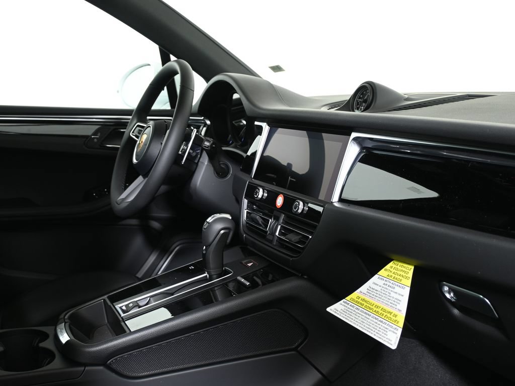 Used 2026 Porsche Macan AWD/4WD image 36