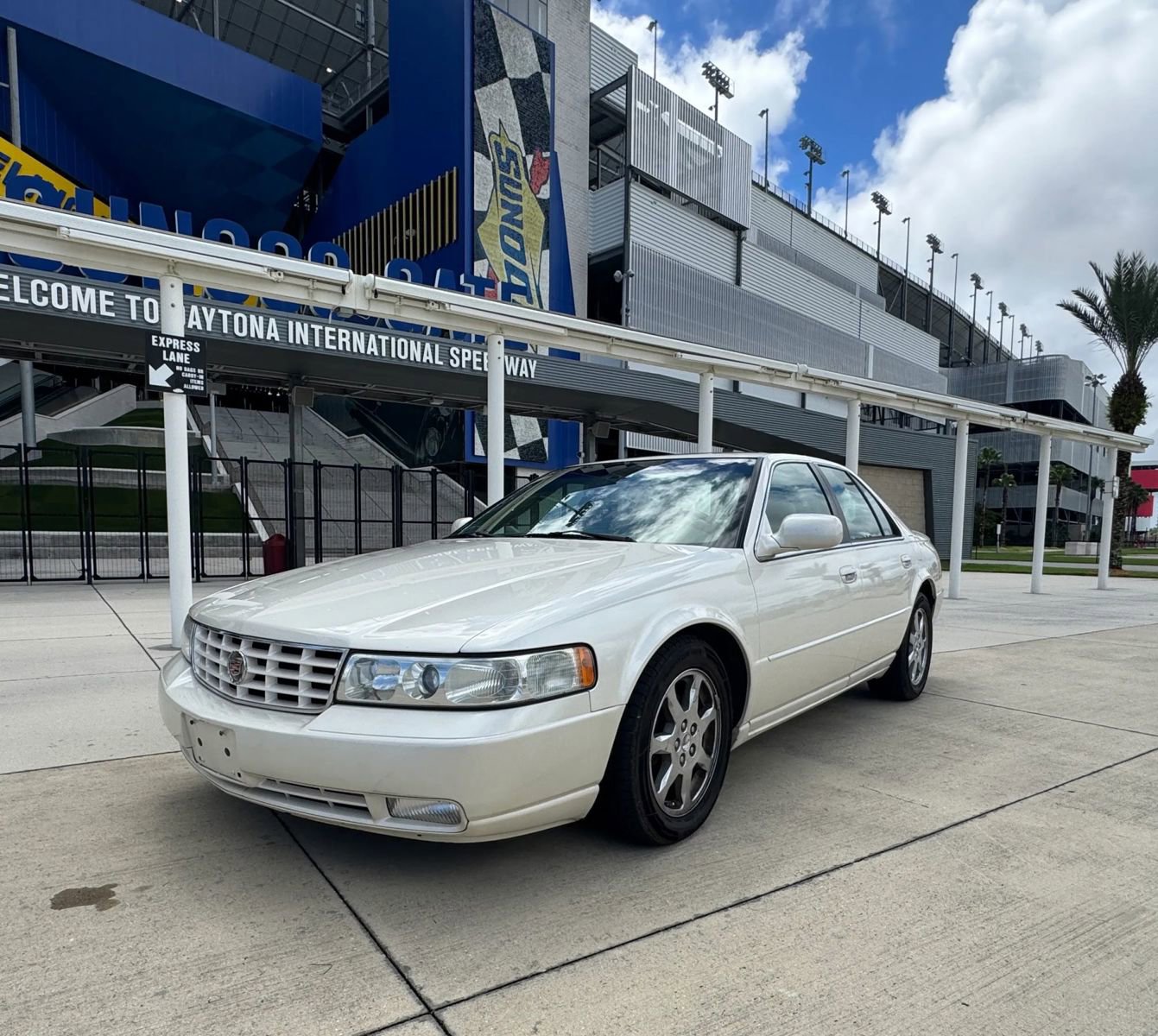 Used 2003 Cadillac Seville STS w/ Preferred Equipment Group FWD image 1