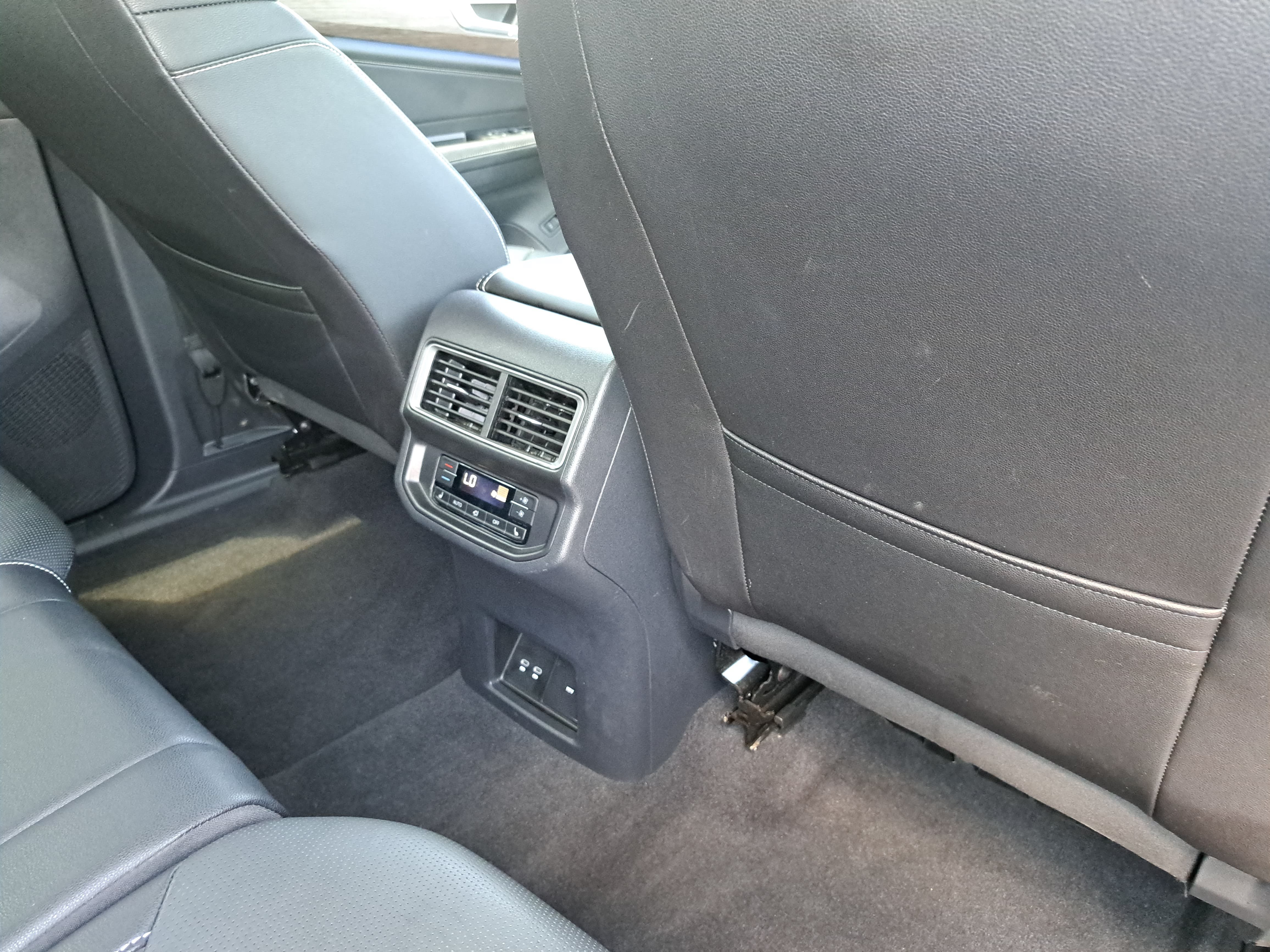 Certified 2026 Volkswagen Atlas SEL AWD/4WD image 11
