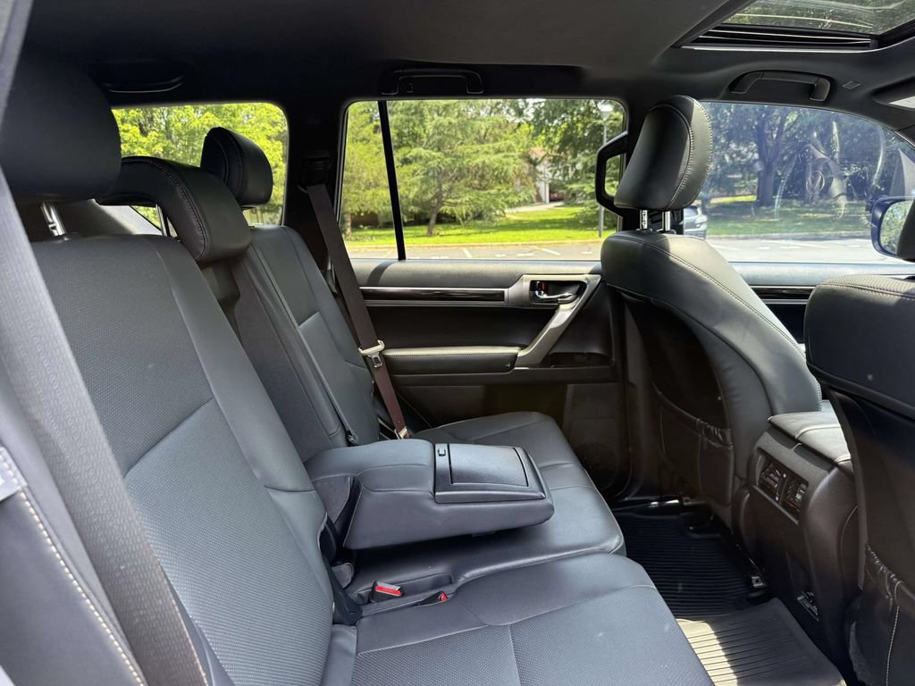 Used 2021 Lexus GX 460 w/ Accessory Package AWD/4WD image 15
