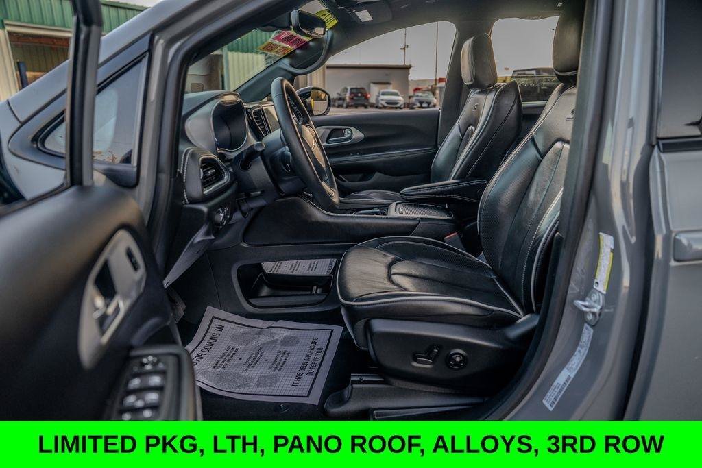 Used 2025 Chrysler Pacifica Limited FWD image 12