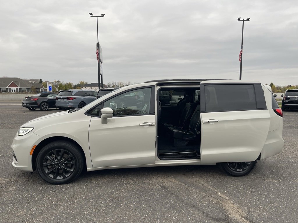 Used 2021 Chrysler Pacifica Limited w/ S Appearance Package image 20