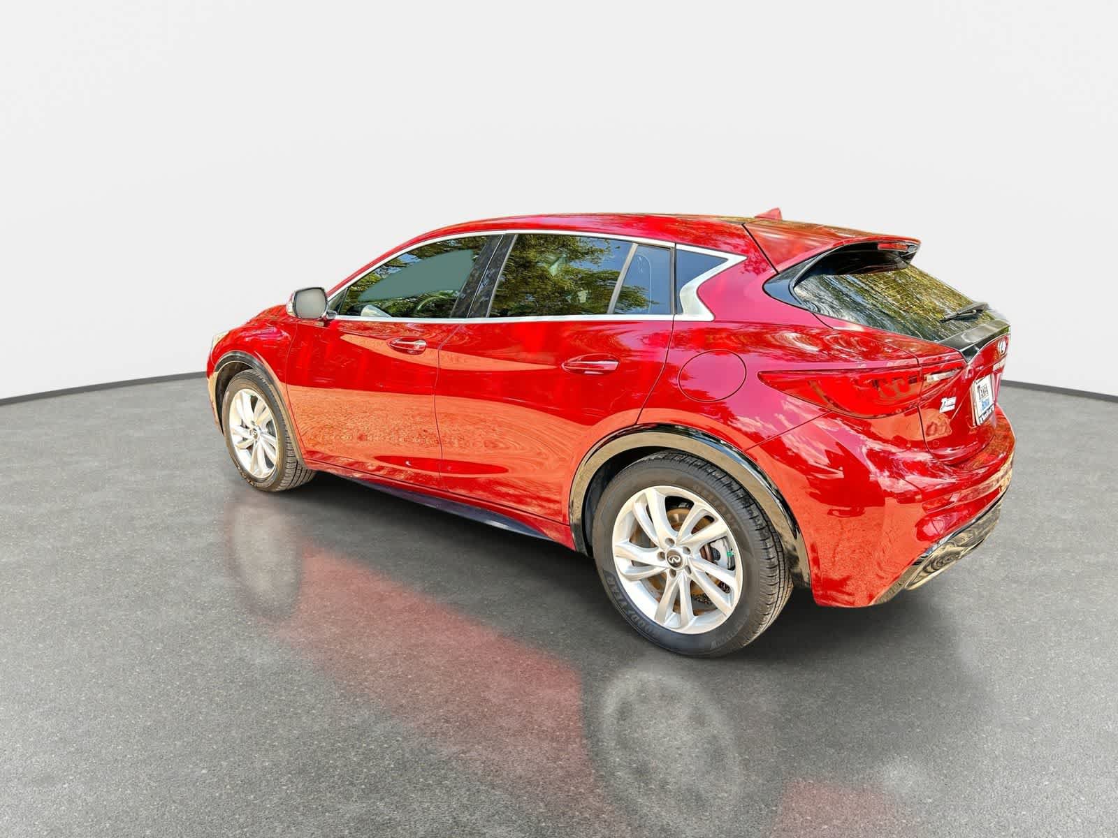 Used 2018 INFINITI QX30 FWD image 6