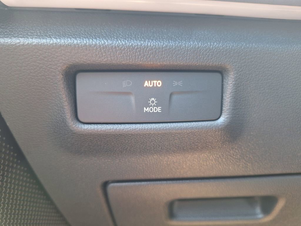 New 2026 Volkswagen Tiguan SE R-Line image 12