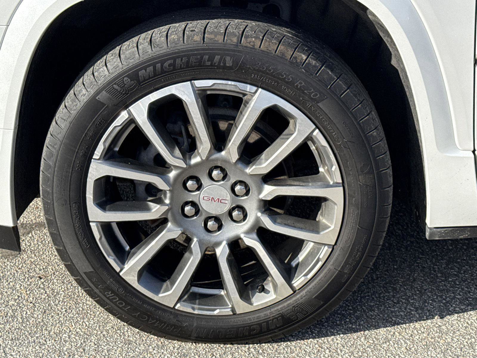 Used 2023 GMC Acadia Denali w/ Denali Technology Package image 3