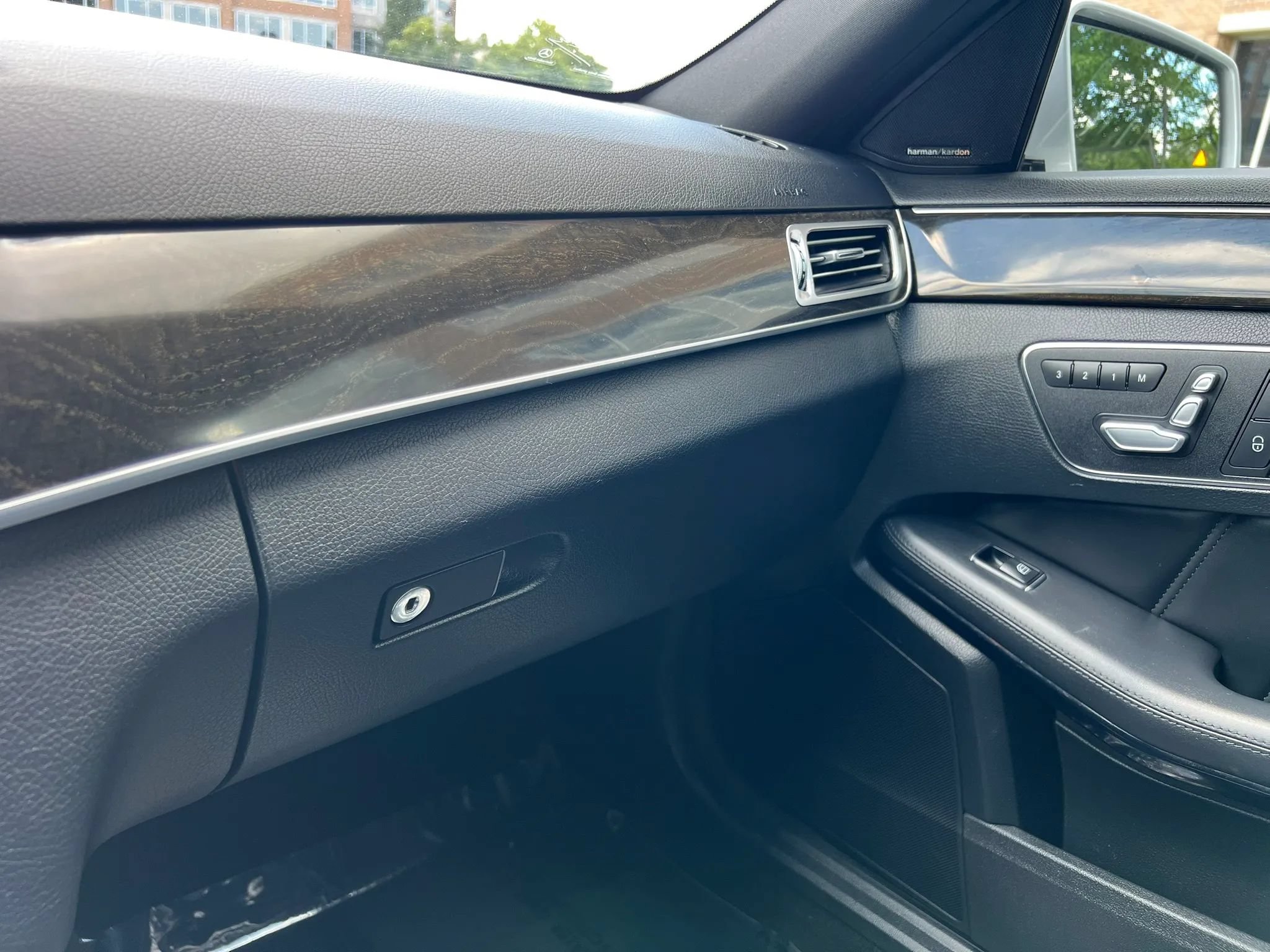 Used 2014 Mercedes-Benz E 550 4MATIC Sedan w/ Premium 1 Package image 30