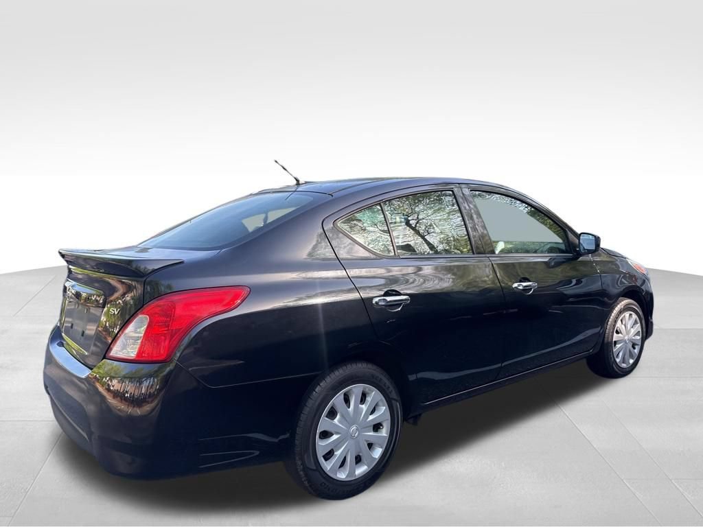 Used 2019 Nissan Versa SV FWD image 3