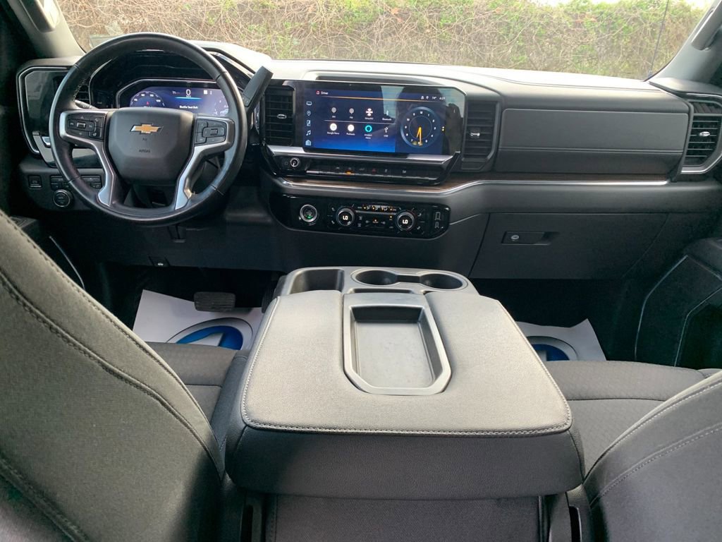 Used 2023 Chevrolet Silverado 1500 LT AWD/4WD image 16