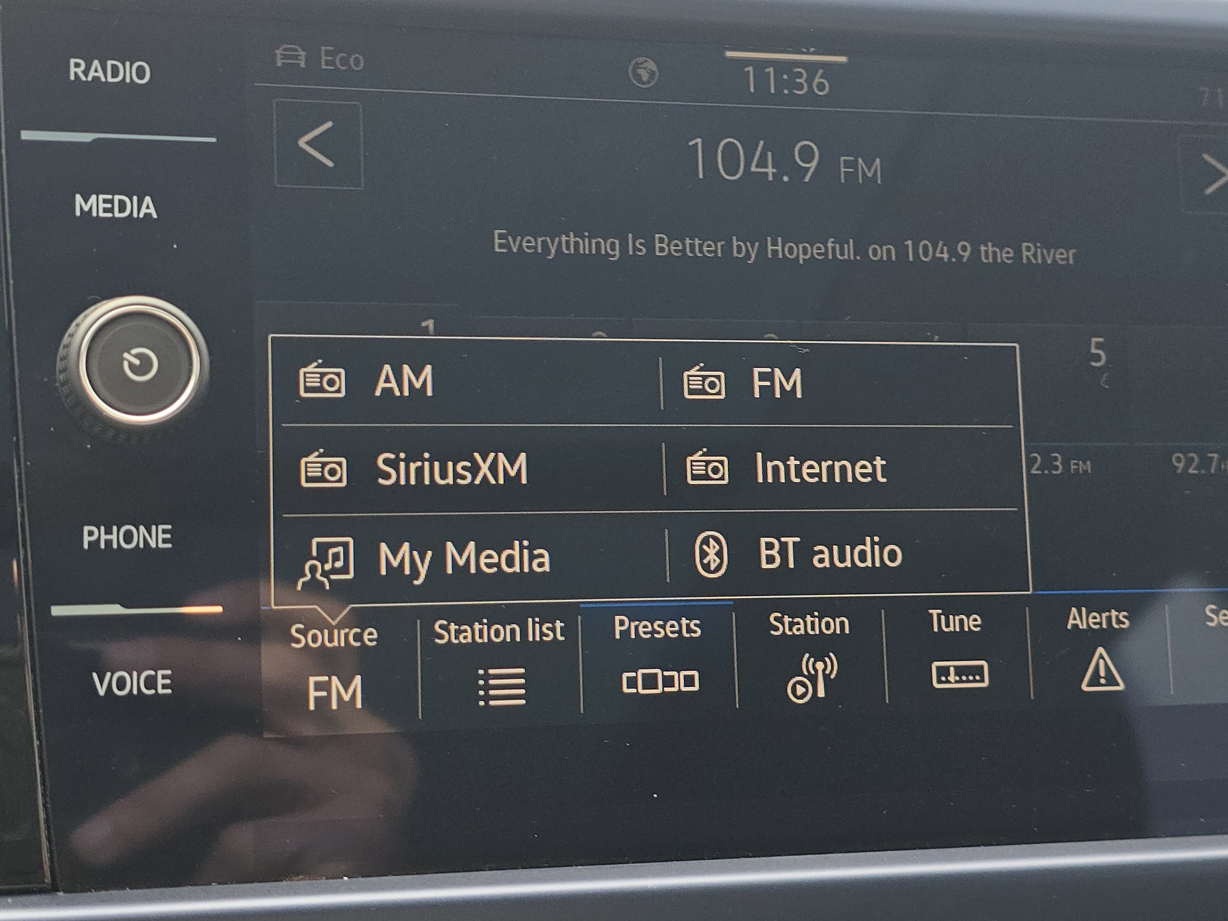 Certified 2023 Volkswagen Taos SE w/ Panoramic Sunroof Package image 11