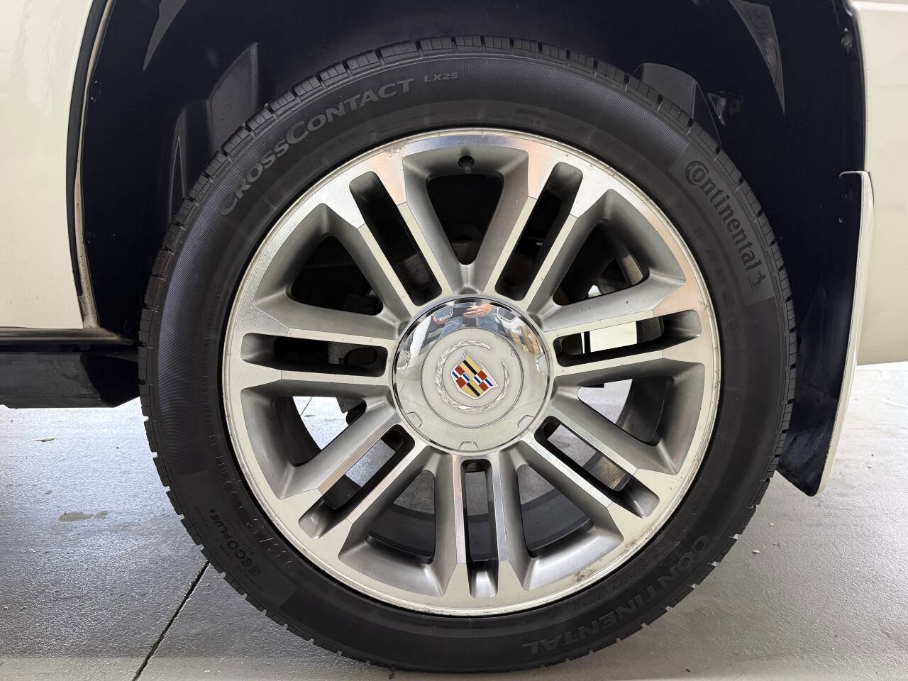 Used 2014 Cadillac Escalade Premium AWD/4WD image 32